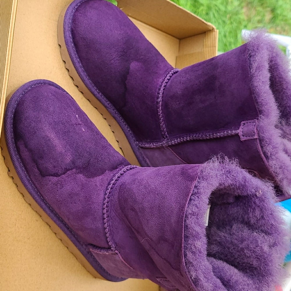 Little girl purple Bailey uggs size 13